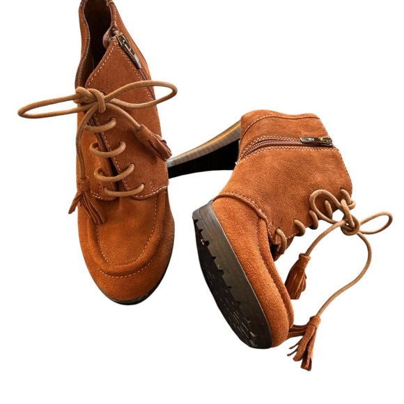 Anne Klein Tutorial Suede Ankle 4” Heel Bootie Sz 7M Side Zip Tassel Ties Cognac - Picture 2 of 7